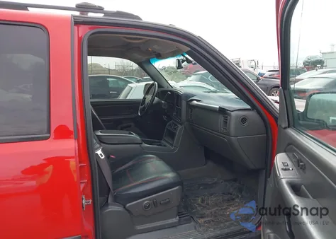 2004 Chevrolet Avalanche 1500 из США, поврежденный, VIN 3GNEC12T94G219512